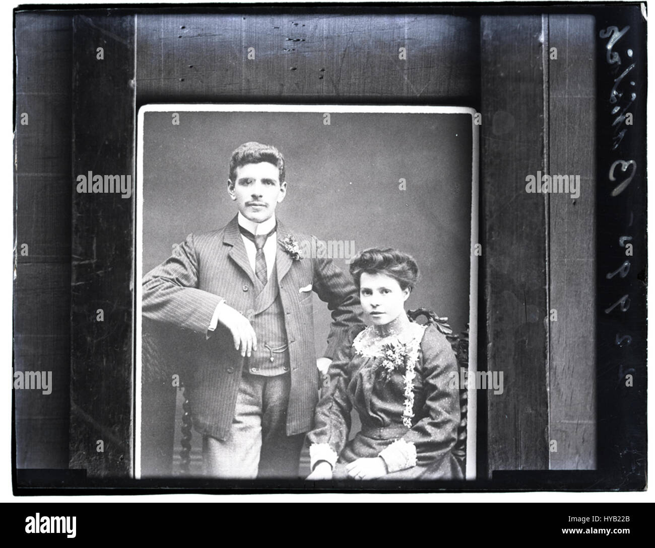 Questa fotografia, una copia di un'immagine precedente, è attribuita a Bavistock. La data non è chiara, ma l'immagine probabilmente cattura una scena o un punto di riferimento significativo nella storia. La fotografia è una riproduzione, che mette in risalto le tecniche fotografiche storiche e gli sforzi di conservazione. Foto Stock