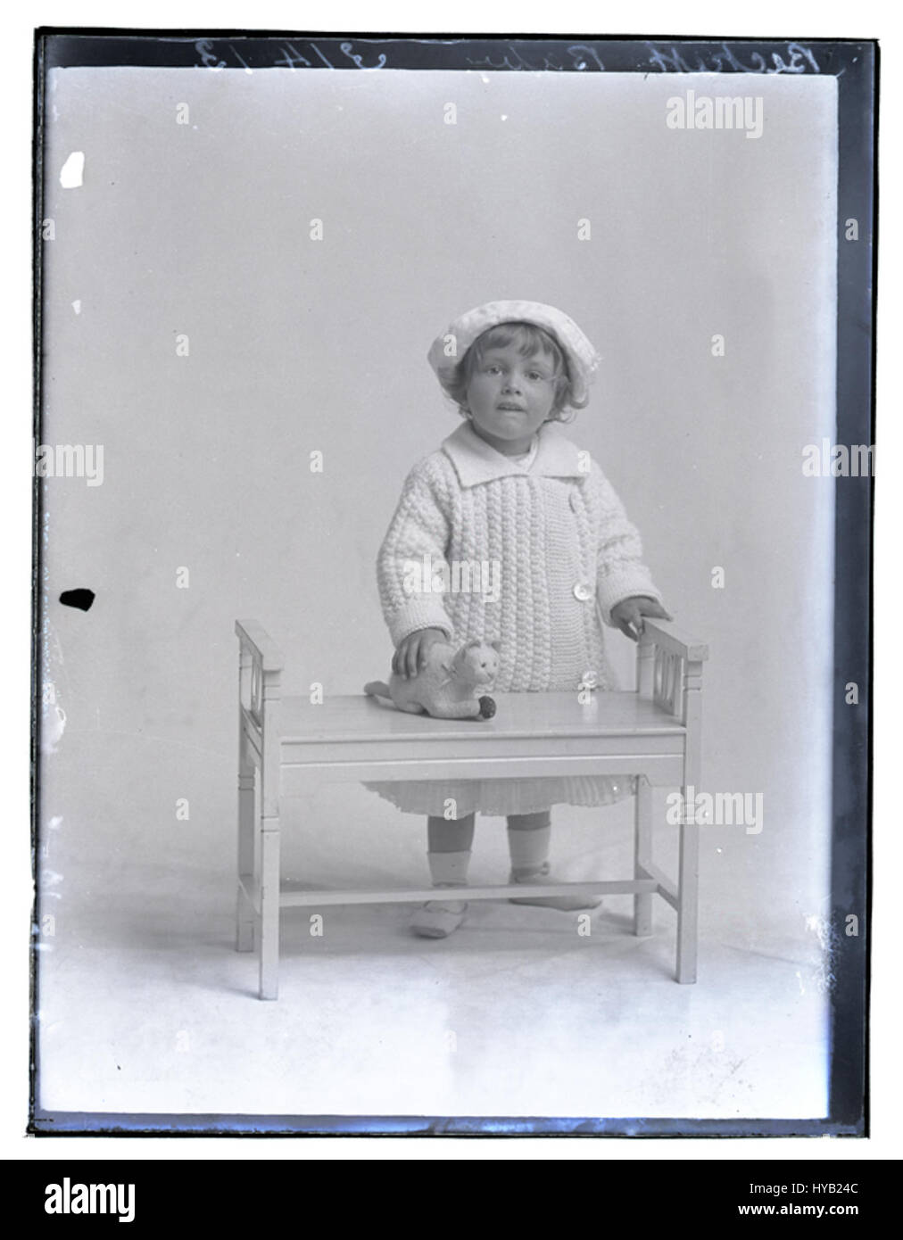Baby Beckett, una fotografia del 1911, riprodotta da David Knights-Whittome, un artista britannico, nel 1944. Foto Stock