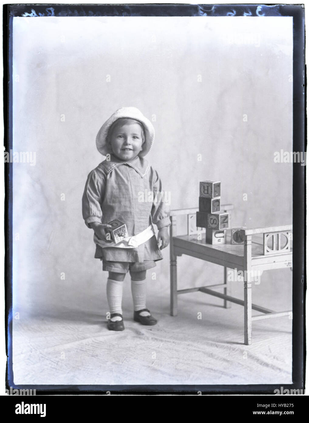 Questa immagine cattura Baby Churcher, scattata il 13 giugno 1916. La fotografia fa parte di una collezione che documenta figure storiche e momenti dell'inizio del XX secolo. Foto Stock