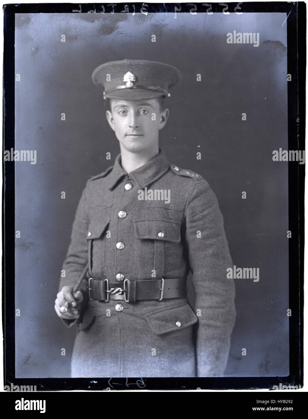 'F e Birtill, Scudiero, 26 Mar 1915' è un ritratto di F. E. Birtill, un inglese noto per i suoi contributi alla sua comunità. Il ritratto cattura il suo aspetto dignitoso, riflettendo i valori sociali dell'inizio del XX secolo in Gran Bretagna. Foto Stock