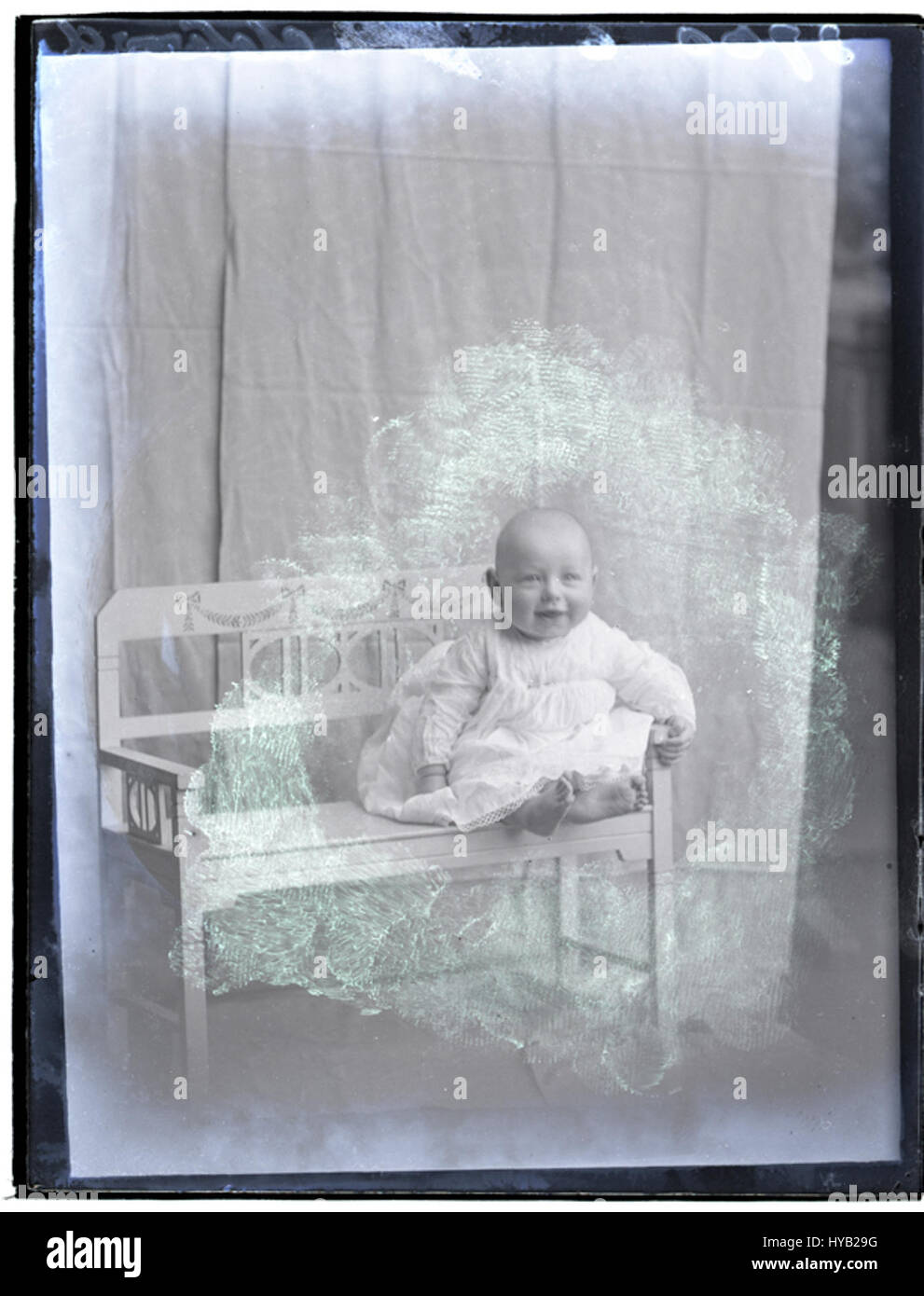 La fotografia di Baby Chetwood scattata il 6 marzo 1917 cattura un momento di ritrattistica all'inizio del XX secolo, riflettendo le tecniche fotografiche e i costumi sociali dell'epoca. Foto Stock