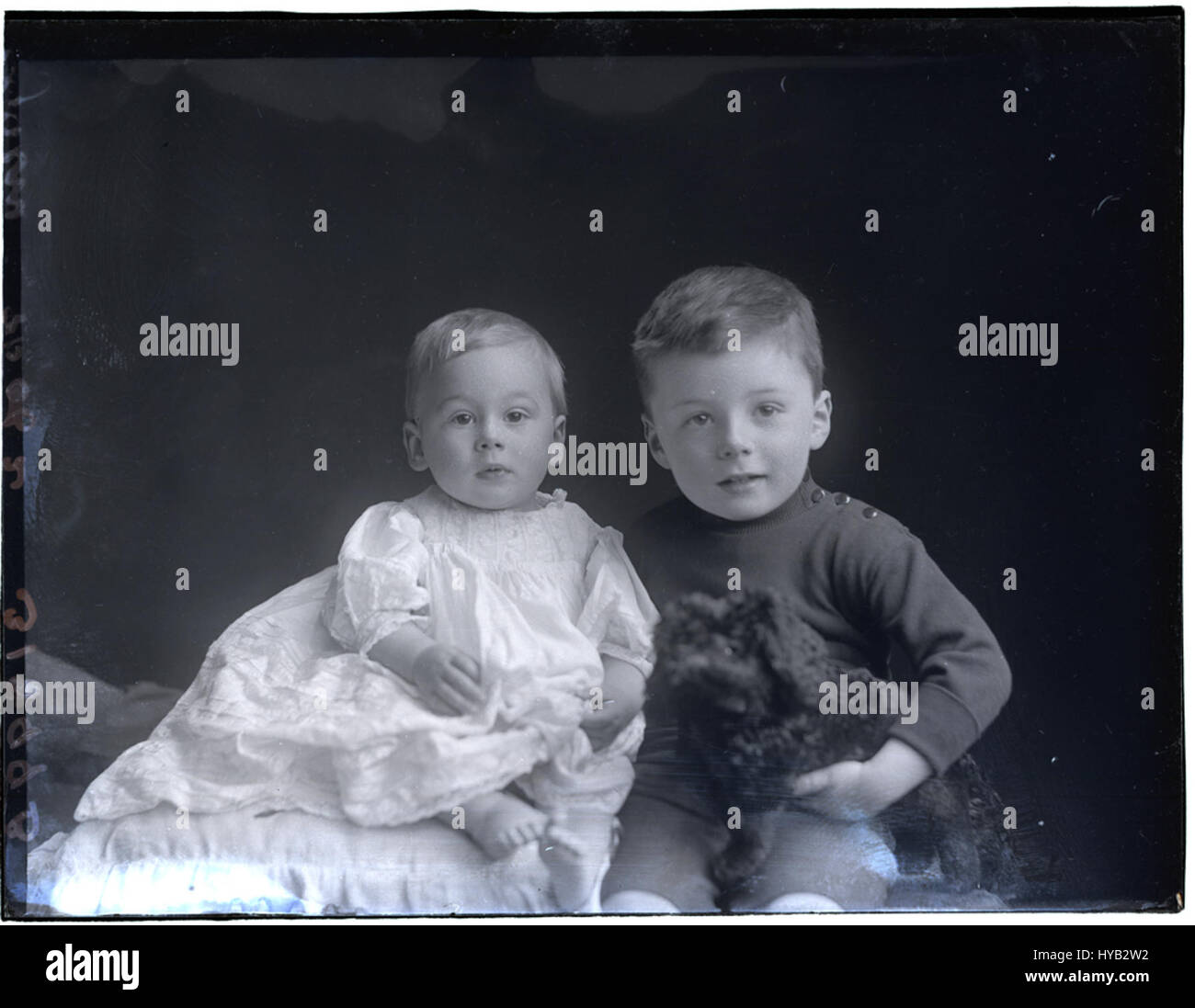 Questa immagine, datata 22 aprile 1912, si riferisce probabilmente a un evento o a una figura relativa ai bambini o alla vita familiare nella società dei primi anni del XX secolo. È necessario un contesto supplementare per chiarire il riferimento specifico. Foto Stock