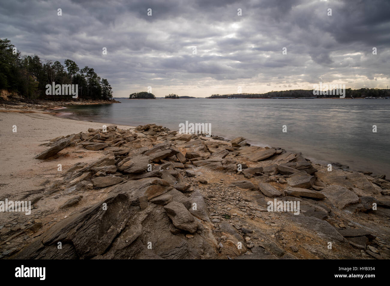 Mountain View park si trova vicino a gainesville, ga sul Lago Lanier. è abbastanza popolare con la banca locale come pescatore ha una bella spiaggia appartata area da cui pescare. Lago Lanier (Lago Lanier sydney) è un 38.000 acri di lago con oltre 690 chilometri di costa nel nord della Georgia. è stato creato mediante il completamento del buford diga sul fiume Chattahoochee nel 1956. è alimentato anche dal fiume chestatee. Foto Stock