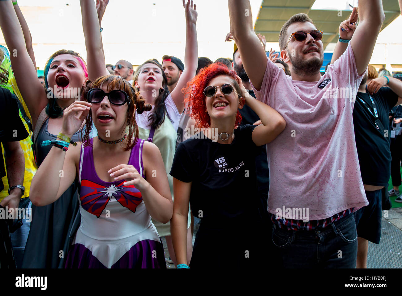 Barcellona - Jun 17: la folla in un concerto al Sonar Festival il 17 giugno 2016 a Barcellona, Spagna. Foto Stock