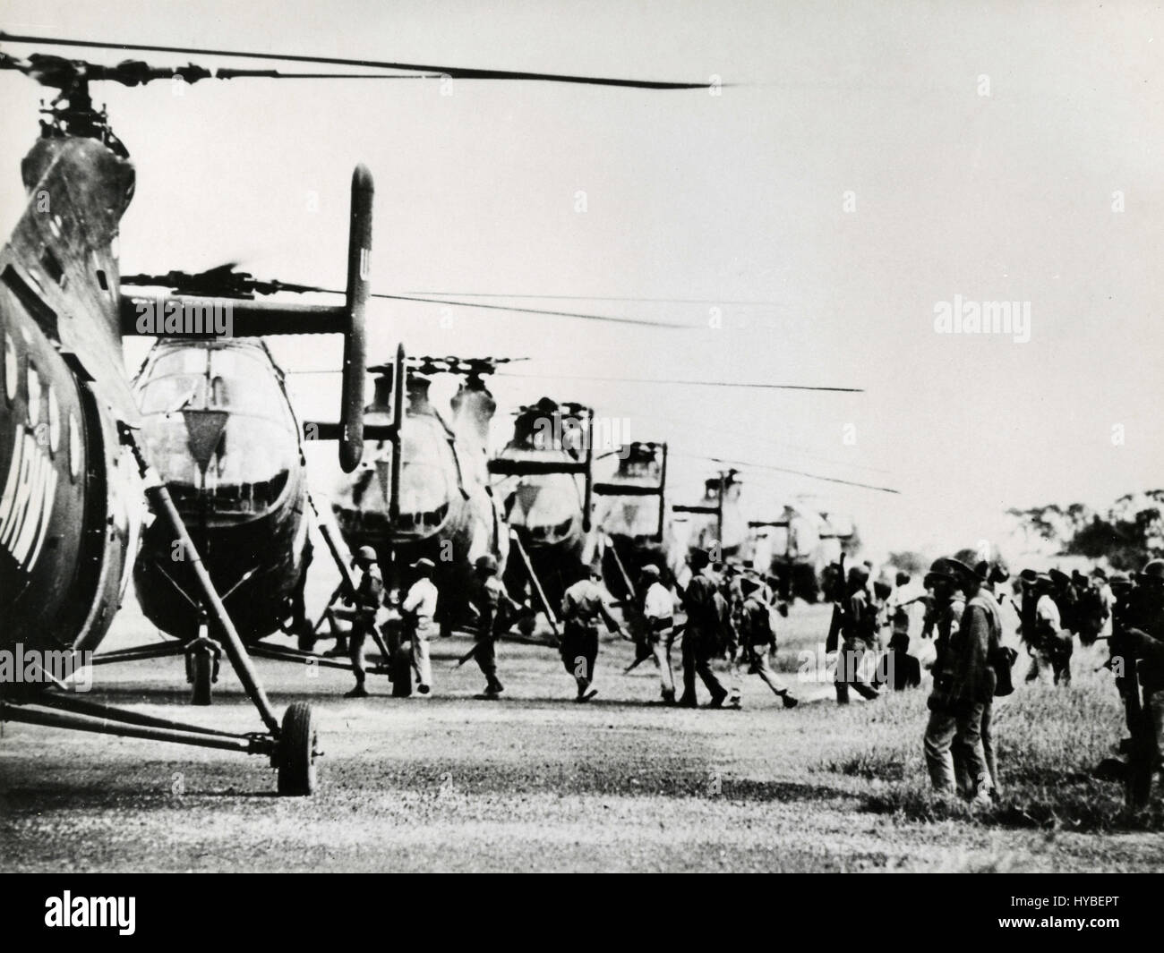 US Air Force elicotteri e soldati, Vietnam Foto Stock