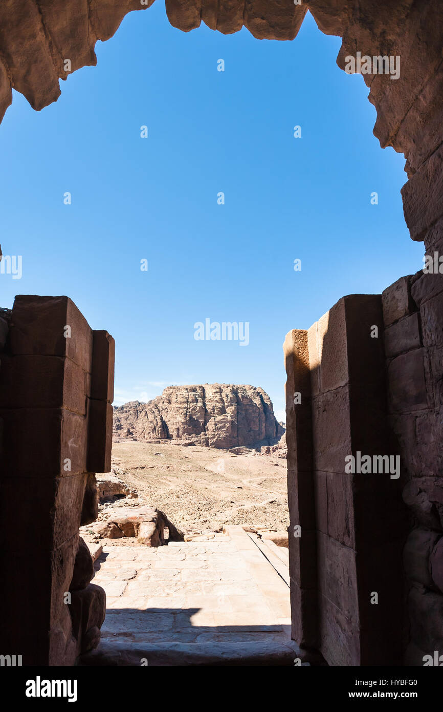 Viaggio in Medio Oriente paese Regno di Giordania - vista dall'Urna tomba del paesaggio di montagna nella città di Petra Foto Stock