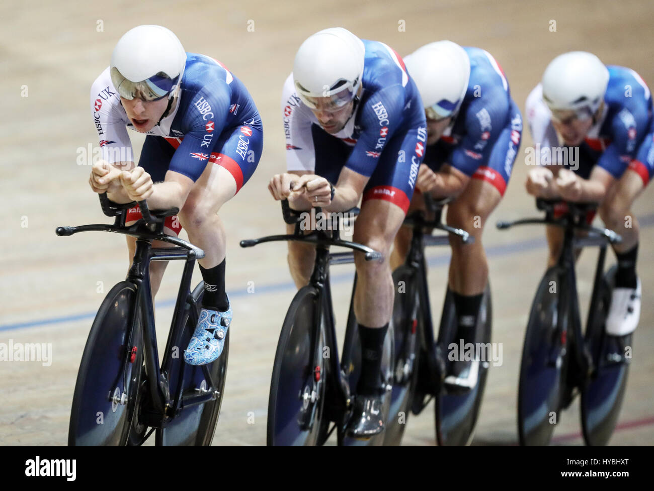 Gran Bretagna Cycling Team's uomini endurance squad (da sinistra a destra) Mark Stewart, Andy Tennant, Kian Emadi, Ollie legno durante il media day a Manchester Velodrome. Foto Stock