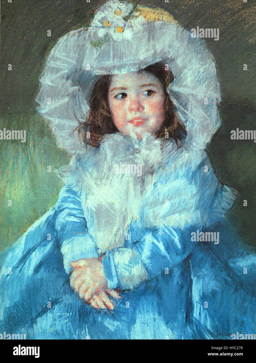 Margot in Blue (1902) di Mary Cassatt è un ritratto di una donna in un abito blu, che riflette l'interesse di Cassatt a catturare gli aspetti intimi e personali della vita delle donne. La composizione enfatizza la presenza della figura attraverso la sua tavolozza di colori vivaci e la morbida pennellata. Foto Stock