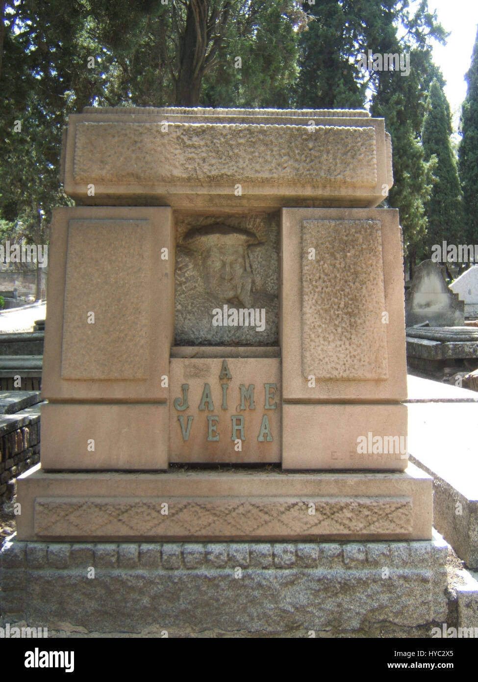 "Tumba de Jaime vera" di Emiliano Barral (1929) onora la vita e la morte di Jaime vera (1859-1918), mescolando il ricordo artistico con la tradizione dei monumenti funebri nella Spagna del XX secolo. Foto Stock