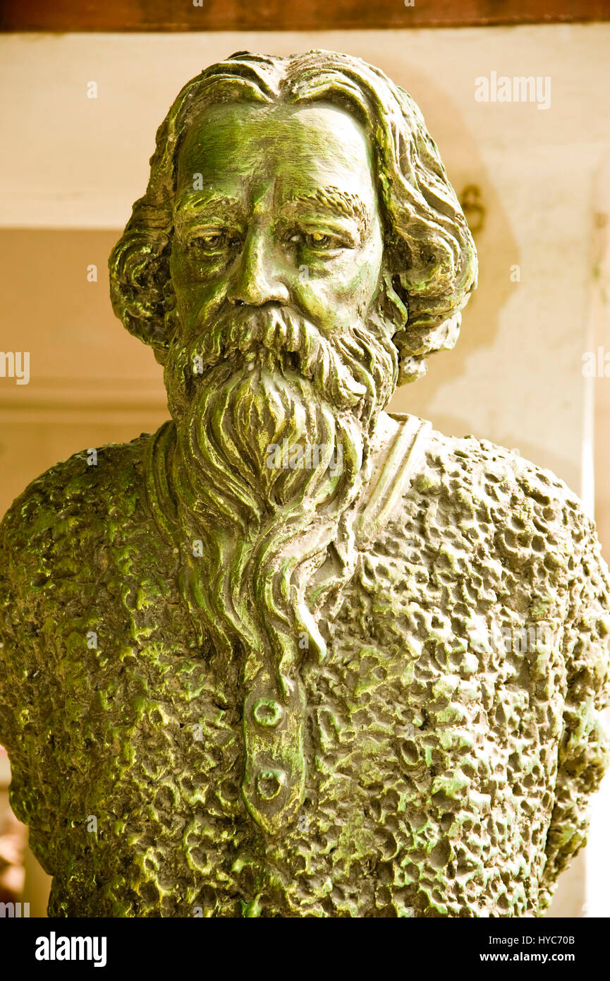 Scultura di Rabindranath Tagore, chaura kabir, Varanasi, Uttar Pradesh, Asia, India Foto Stock