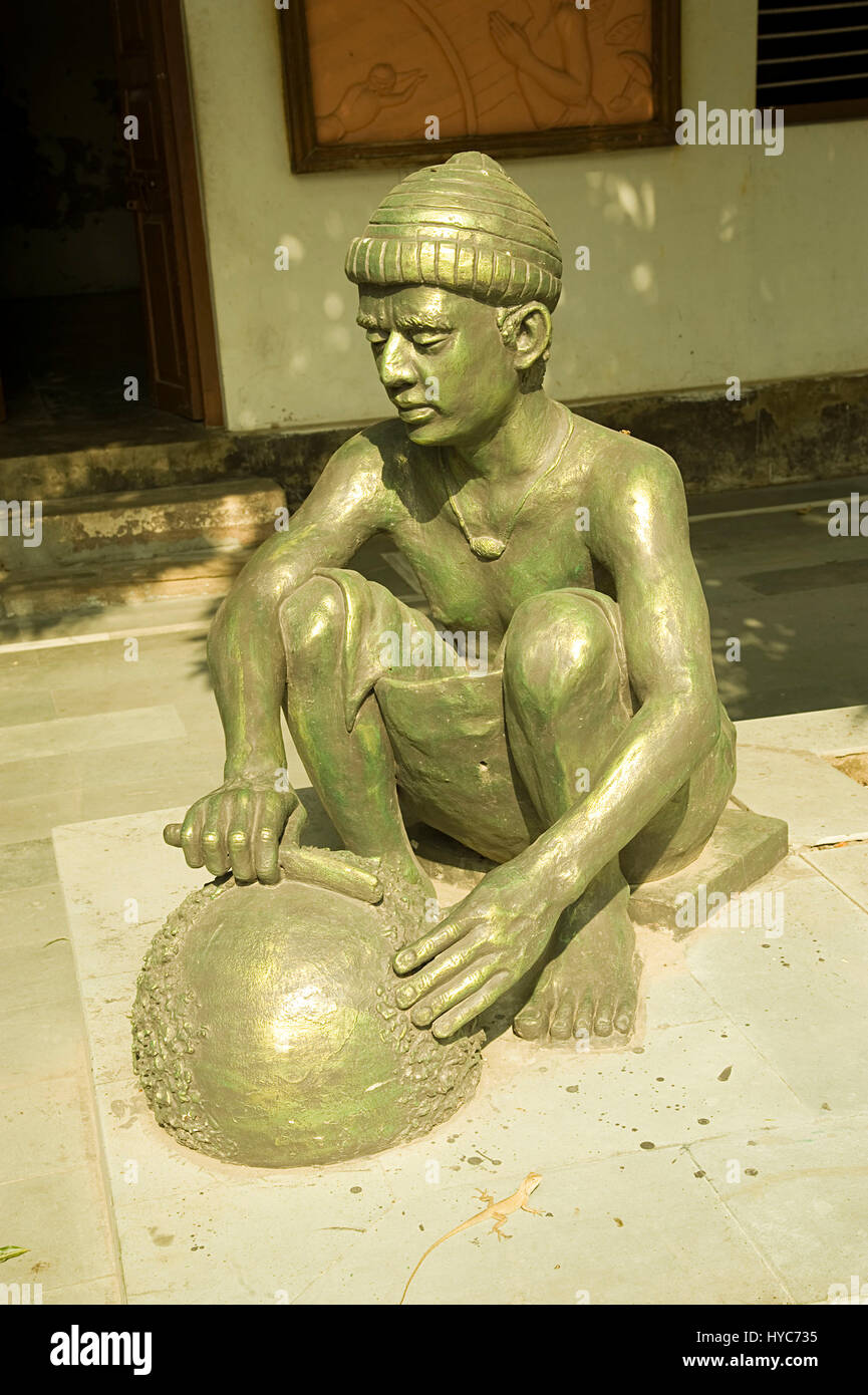 La scultura in bronzo di sant sen nai, saheb varanasi, Uttar Pradesh, Asia, India Foto Stock