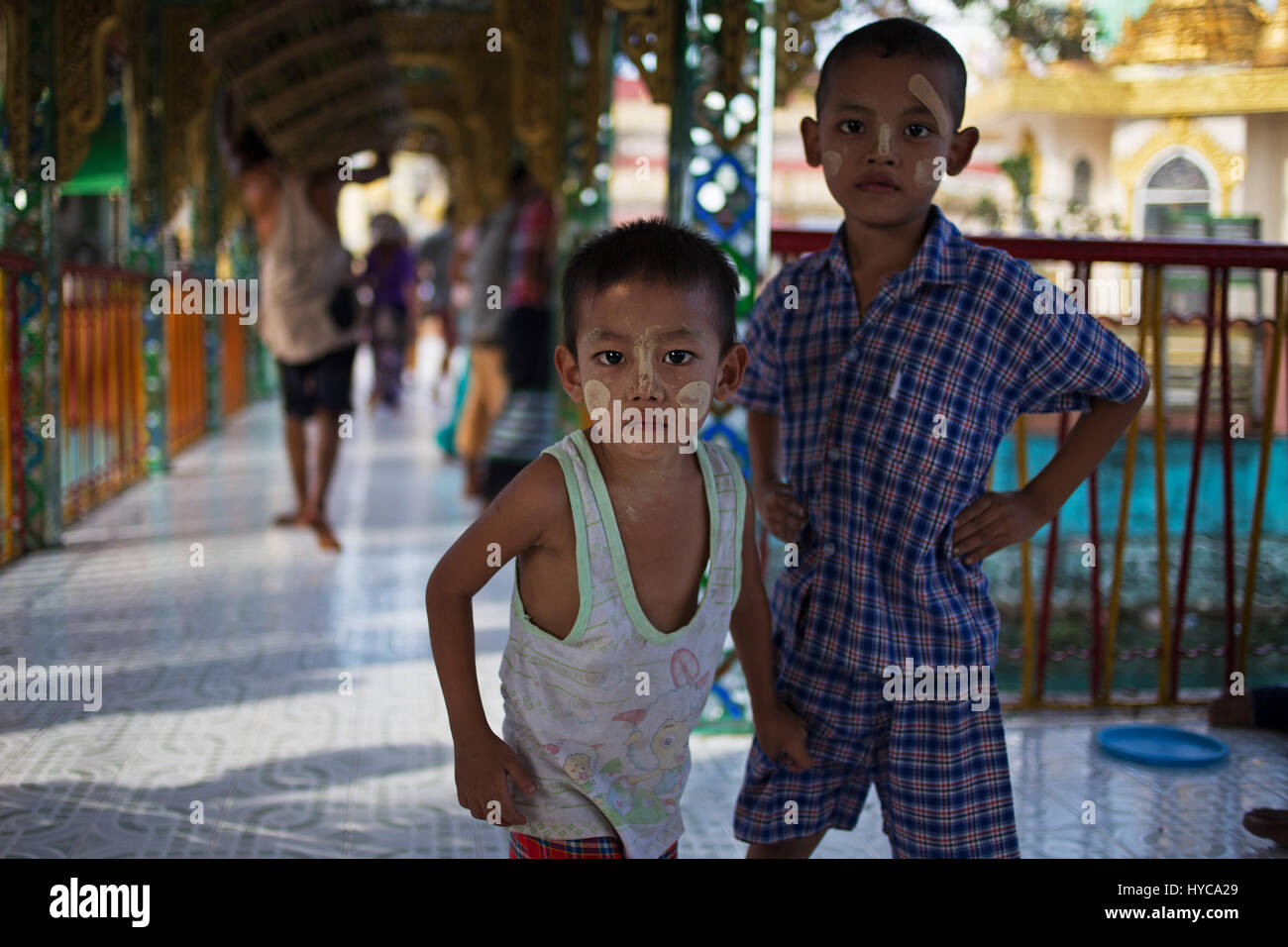 Bambini Ritratto, Yangon, MYANMAR Birmania Foto Stock