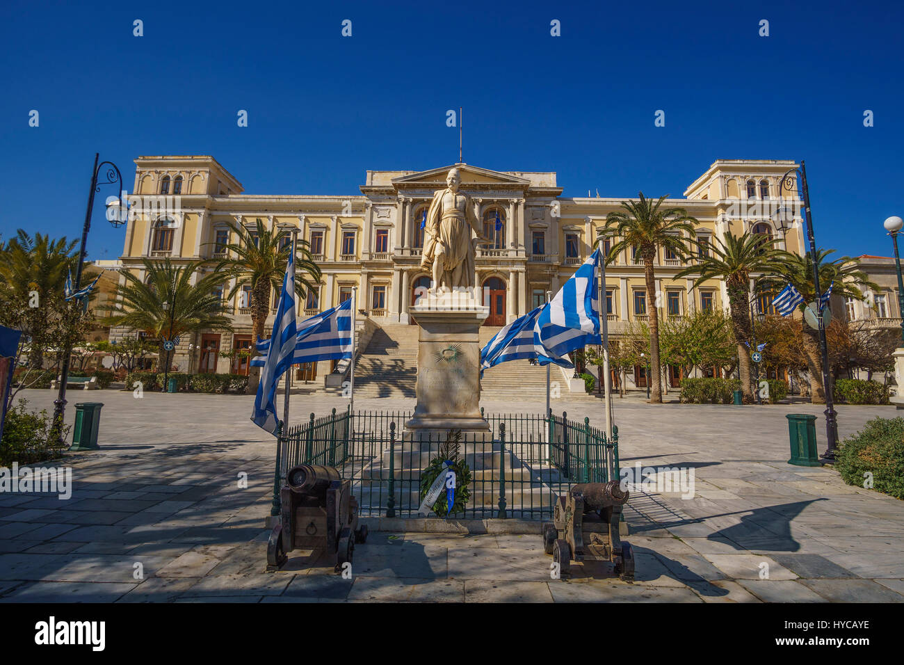 Il Neo Classic City Hall di Ermoupolis in Piazza Miaoulis, Ermoupolis, SIROS, CICLADI, greco Foto Stock