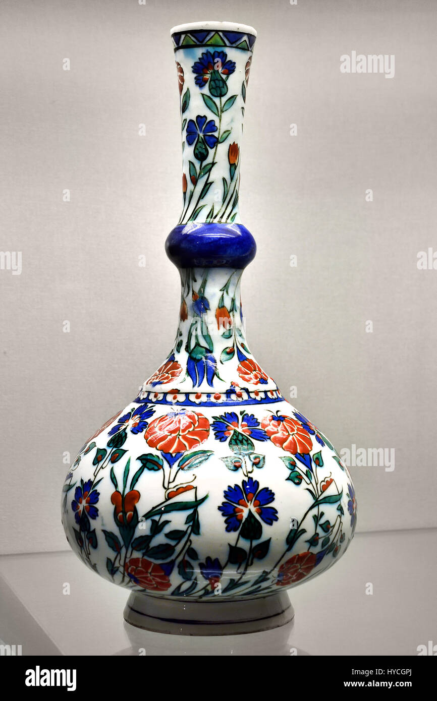 Ceramiche di Iznik ( decorata con disegni di fiori di tulipani, giacinti garofani ) dinastia ottomana (1550-1600 circa) Asia, la Turchia, regione di Marmara,Bursa (provincia),Iznik) Foto Stock