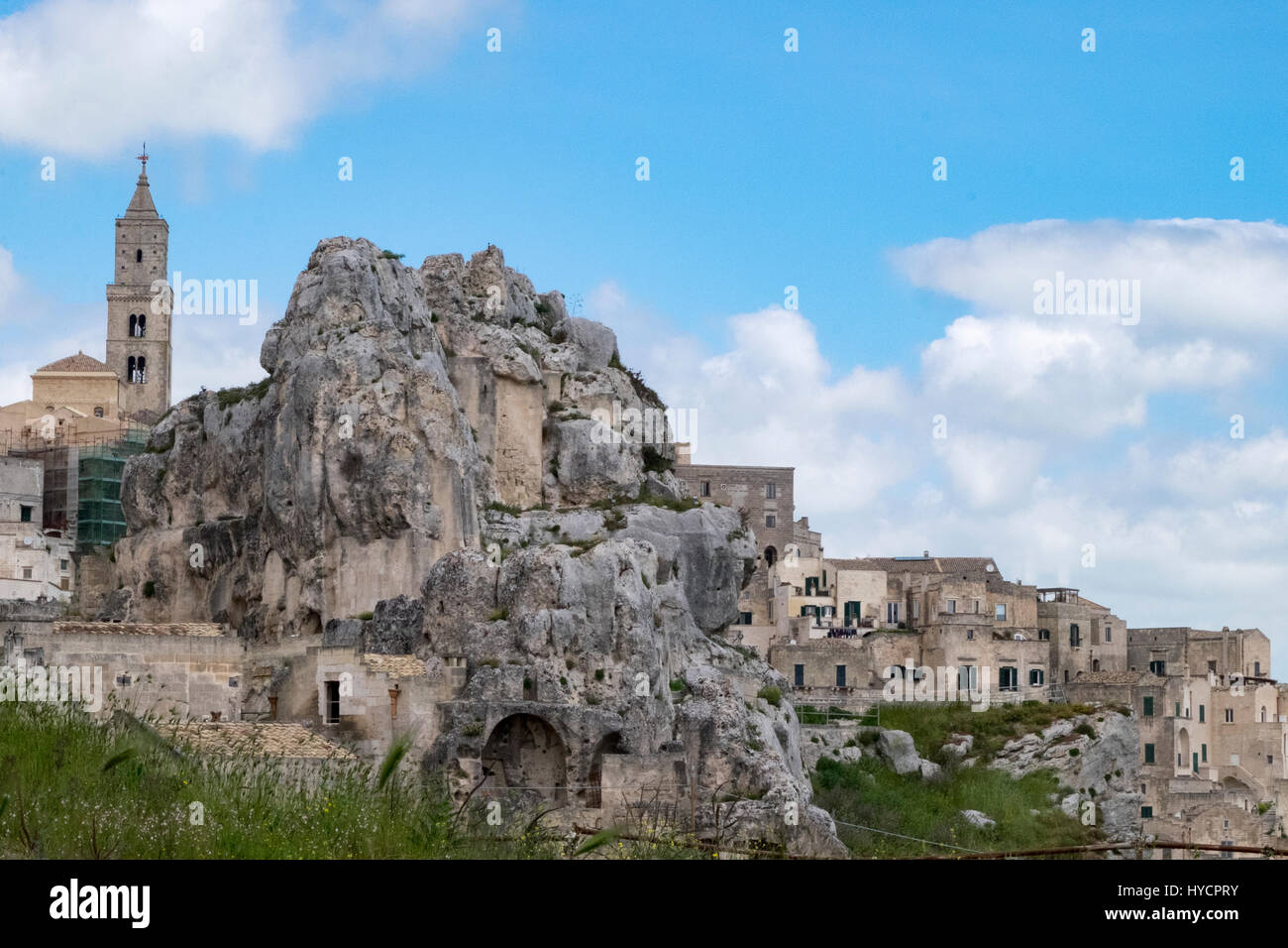 Hillop vista della città italiana di Matera, capitale europea della cultura per il 2019, e un sito del Patrimonio Mondiale Foto Stock