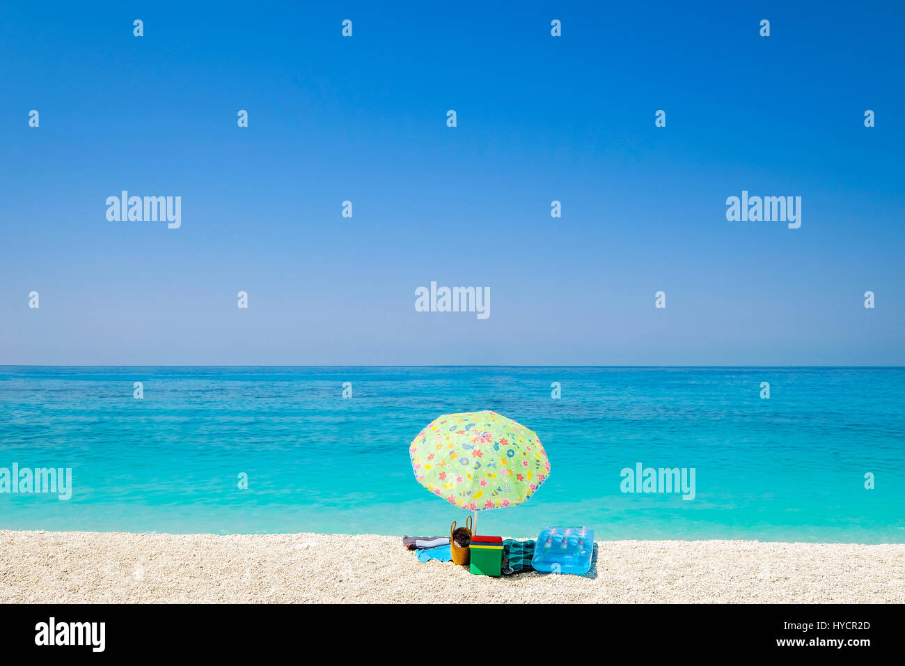 Vista panoramica della spiaggia umbrealla e oceano paesaggio, concetto di vacanza Foto Stock