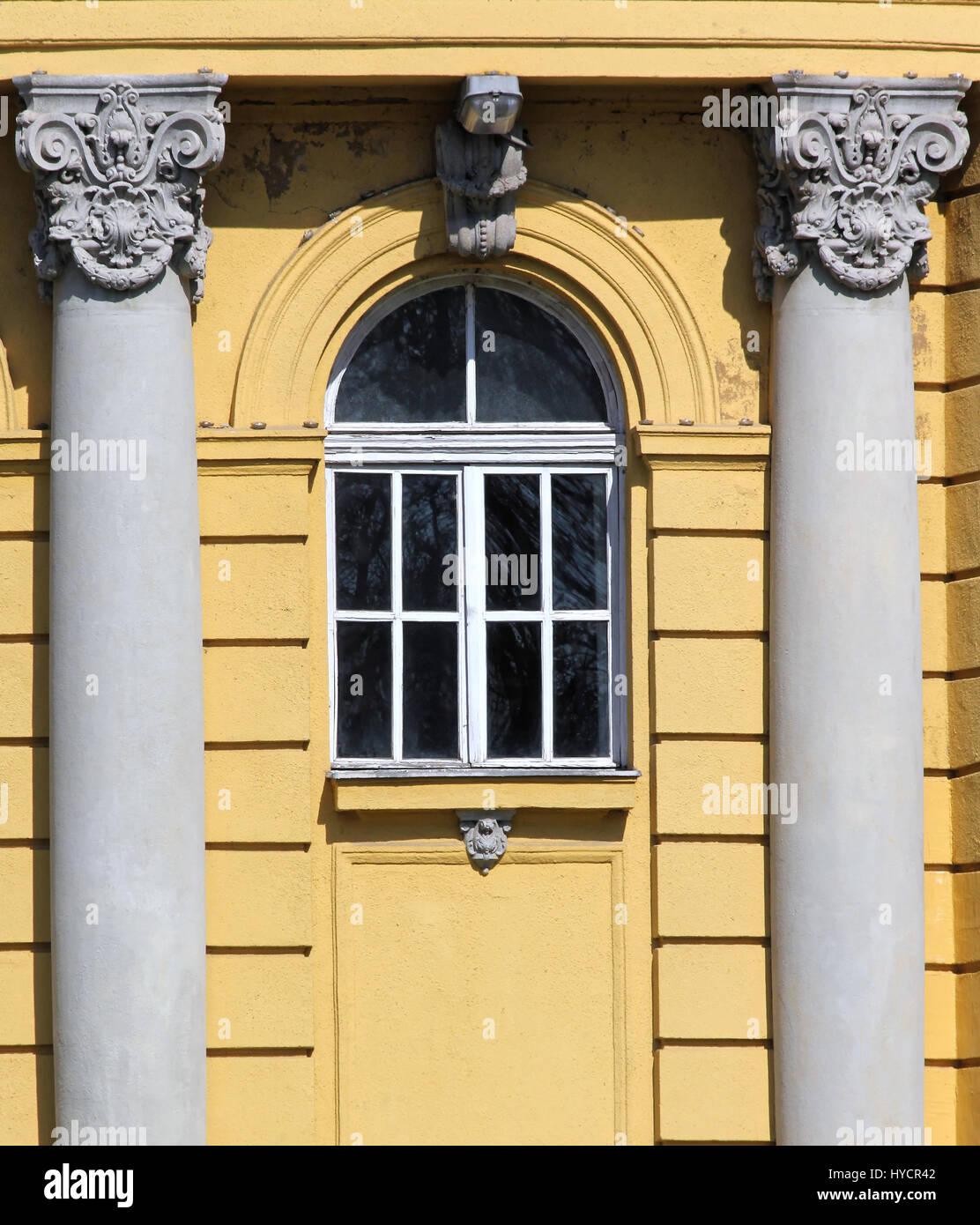 Budapest, Ungheria, Buda Castle District finestre gotiche. Foto Stock