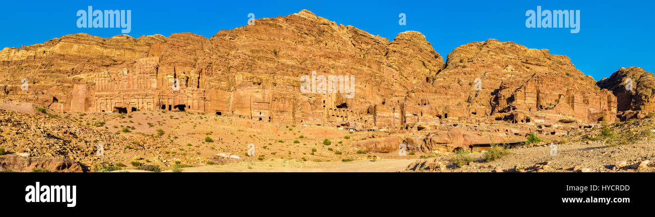 Panorama delle tombe reali di Petra, patrimonio mondiale dell UNESCO Foto Stock