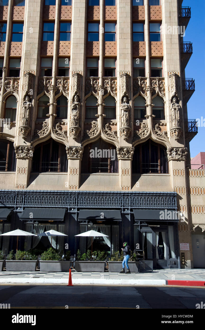 Parte anteriore vista esterna dell'Ace Hotel a Broadway nel centro di Los Angeles, California Foto Stock