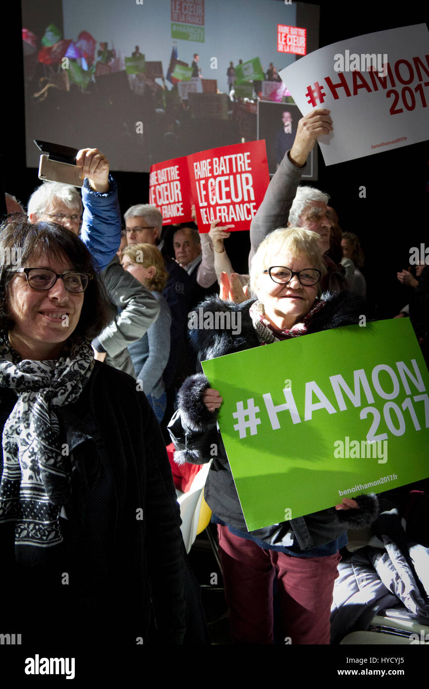 Brest.Francia.1 Marzo 2017.Partito socialista francese candidato presidenziale,Benoit Hamon,offre un discorso durante una riunione pubblica a Brest ,Brittany Foto Stock