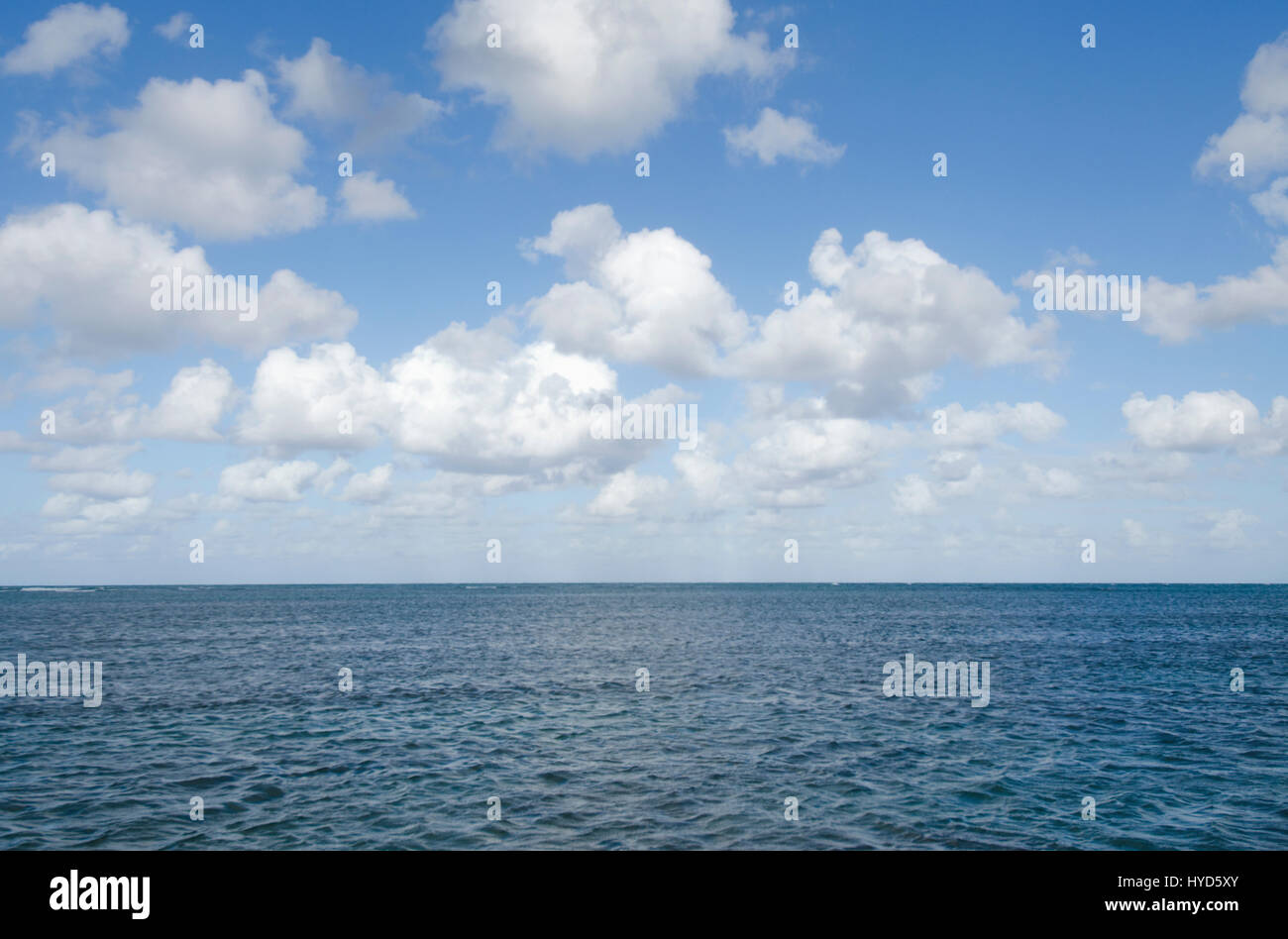 Puerto Rico, Rio Grande, nuvole soffici sull'Oceano Atlantico Foto Stock