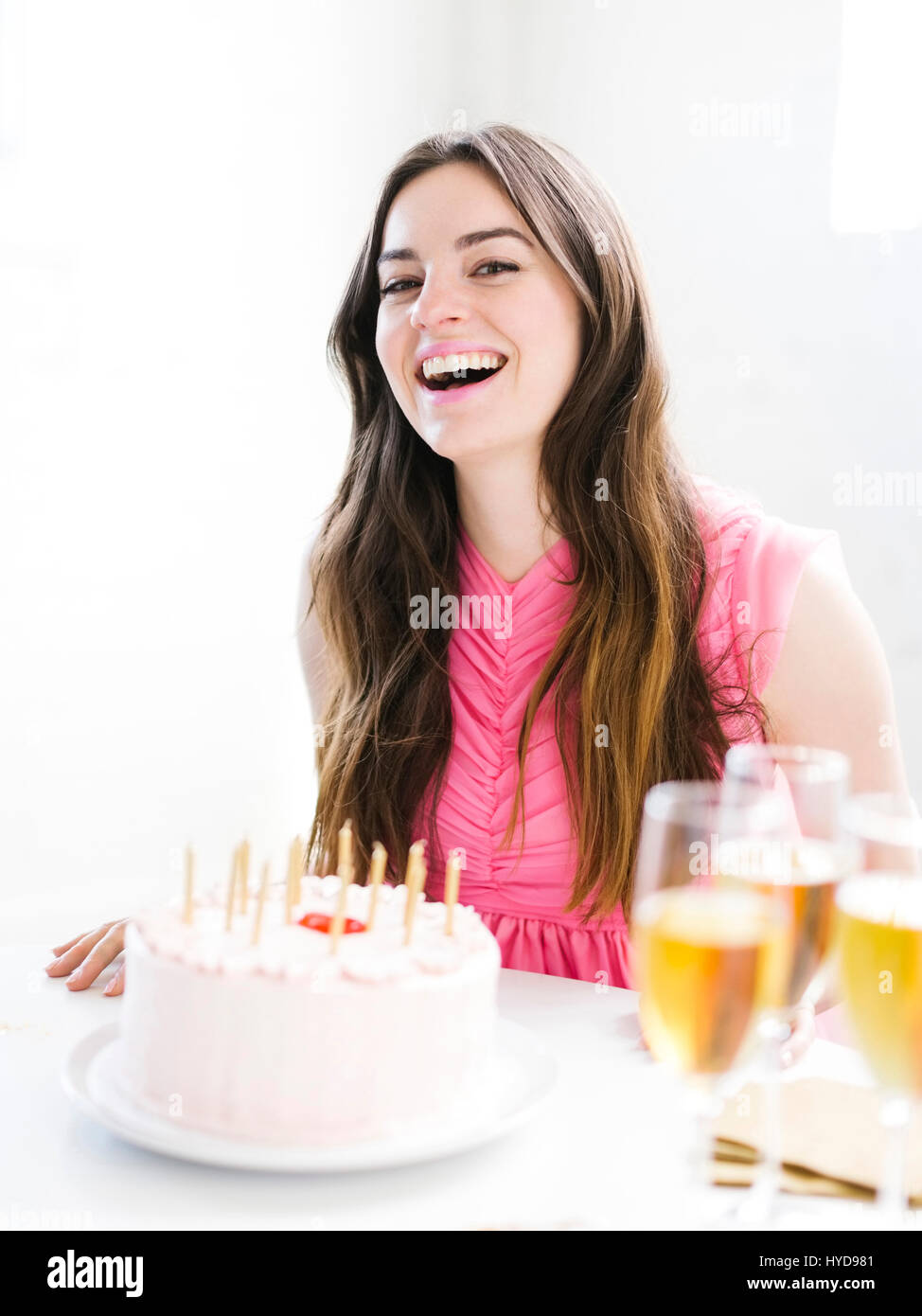 Ritratto di donna alla festa di compleanno Foto Stock
