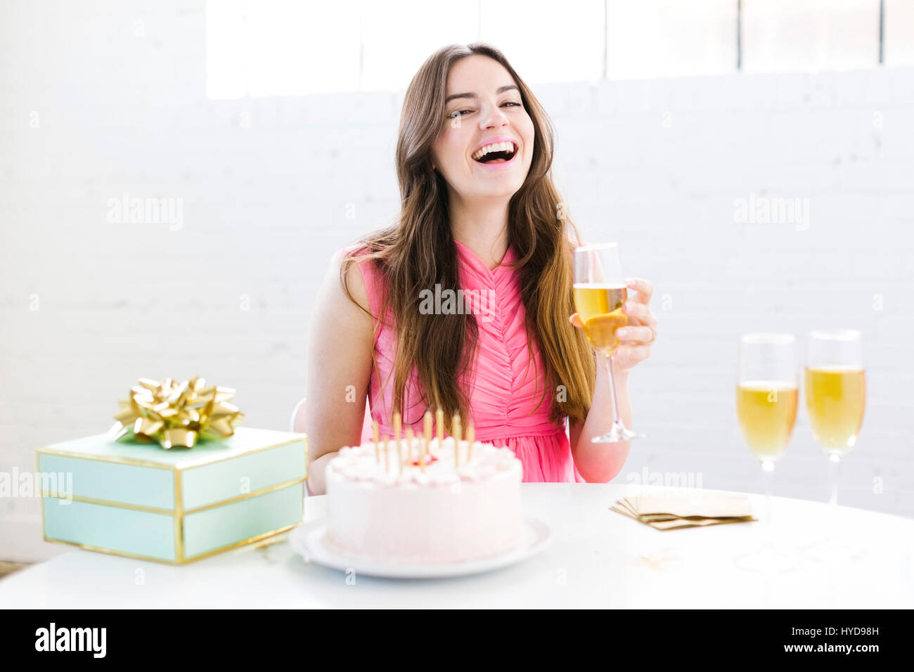 Ritratto di donna alla festa di compleanno Foto Stock