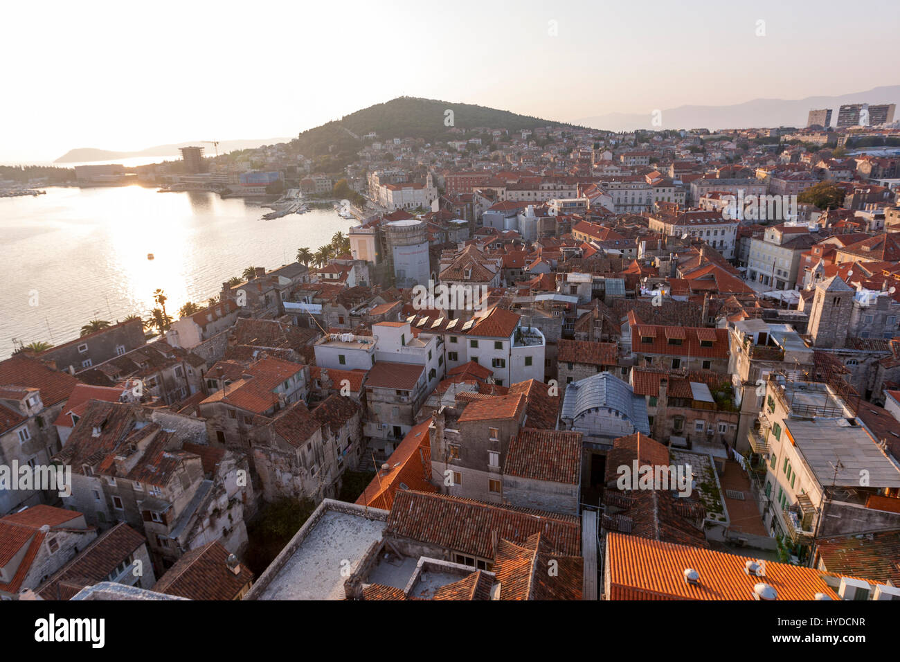 La vista suddivisa dal campanile della cattedrale, la Sveti Duje, Croazia Foto Stock