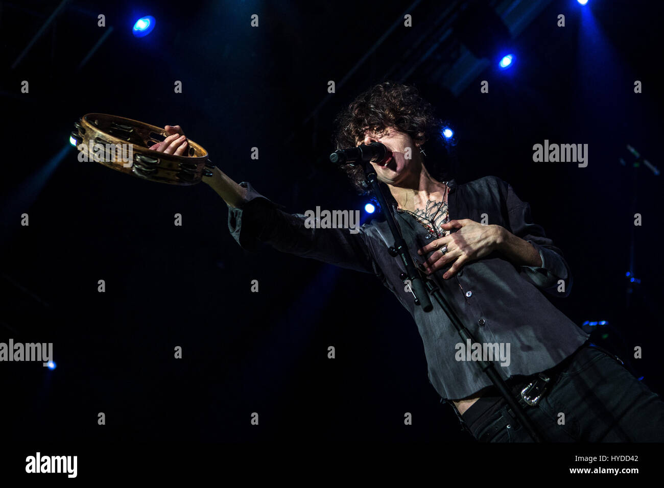 Milano, Italia. 03 apr, 2017. American pop cantante e cantautore LP, nome reale Laura Pergolizzi, sul palco durante il suo concerto a Alcatraz. Credito: Mairo Cinquetti/Pacific Press/Alamy Live News Foto Stock