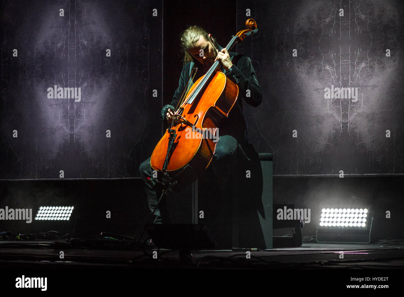 Band finlandesi Apocalyptica la riproduzione di canzoni Metallica live in concert hall Vatrosav Lisinski, Zagabria, Croazia sulla loro 2017 tour europeo Foto Stock