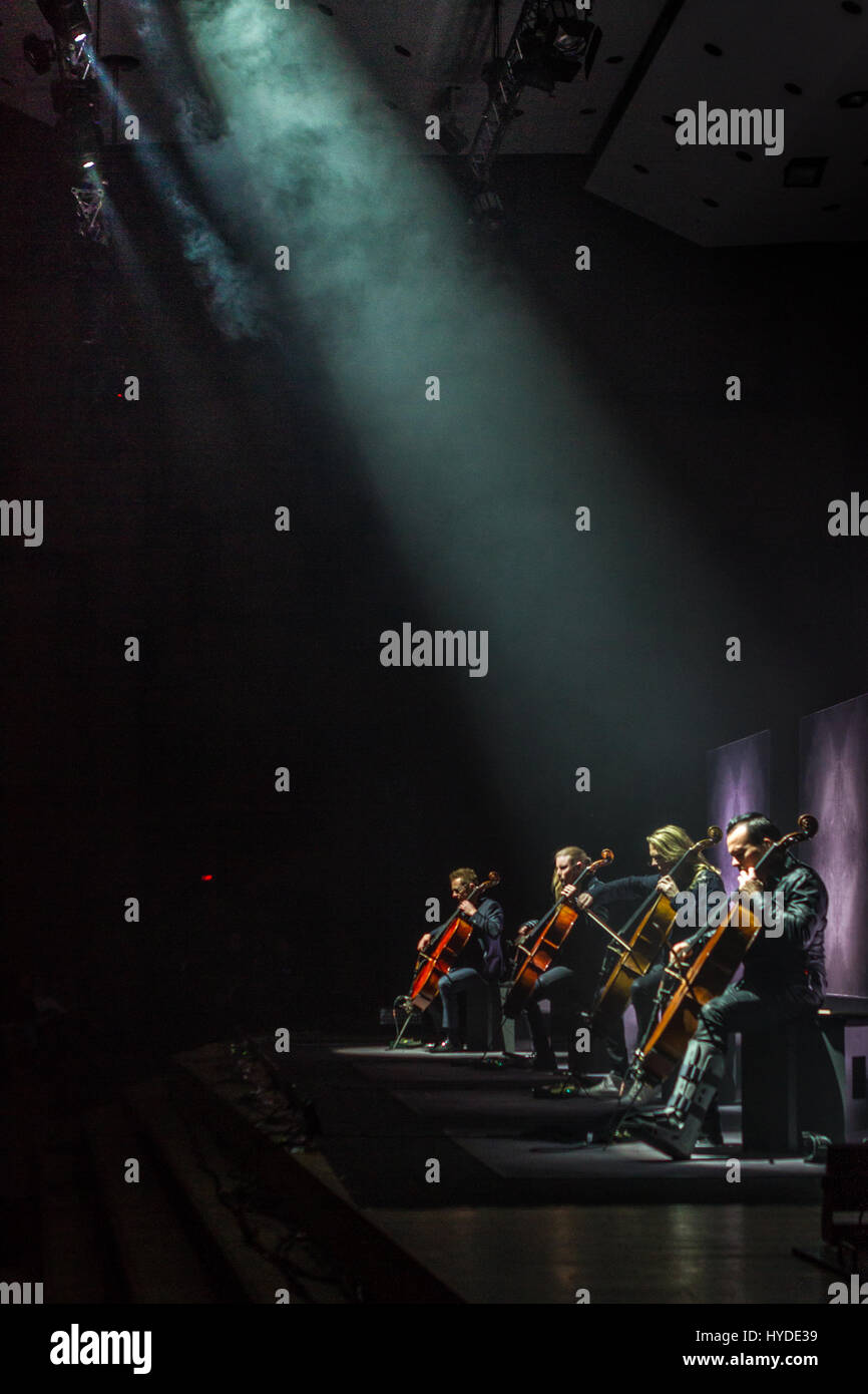 Band finlandesi Apocalyptica la riproduzione di canzoni Metallica live in concert hall Vatrosav Lisinski, Zagabria, Croazia sulla loro 2017 tour europeo Foto Stock