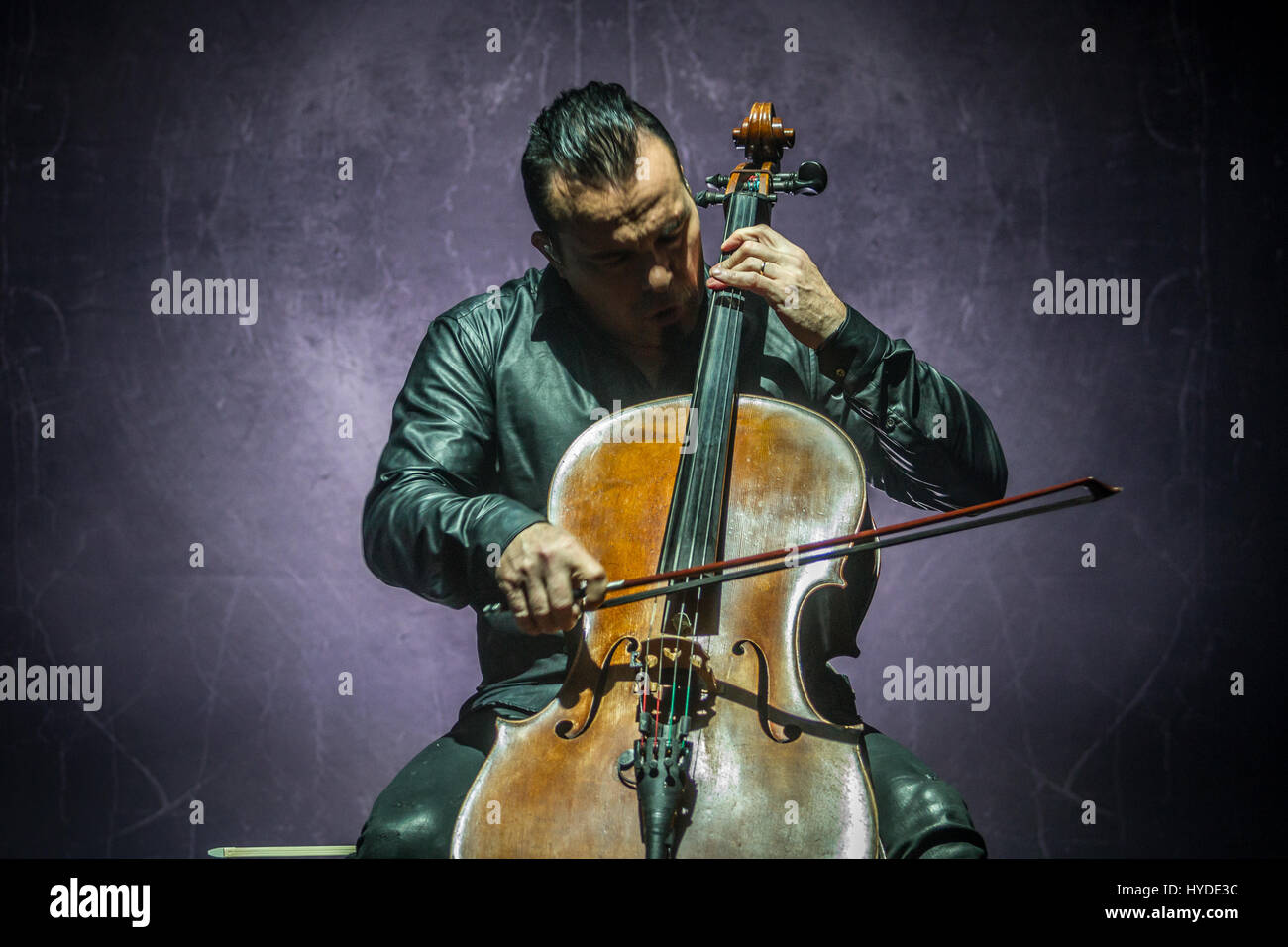 Band finlandesi Apocalyptica la riproduzione di canzoni Metallica live in concert hall Vatrosav Lisinski, Zagabria, Croazia sulla loro 2017 tour europeo Foto Stock