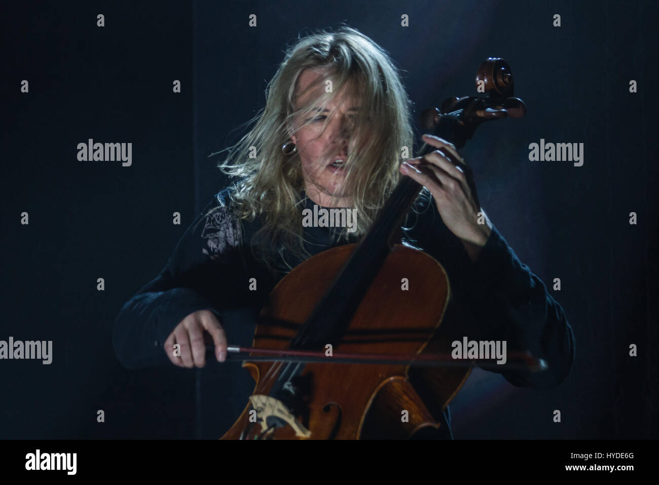 Band finlandesi Apocalyptica la riproduzione di canzoni Metallica live in concert hall Vatrosav Lisinski, Zagabria, Croazia sulla loro 2017 tour europeo Foto Stock