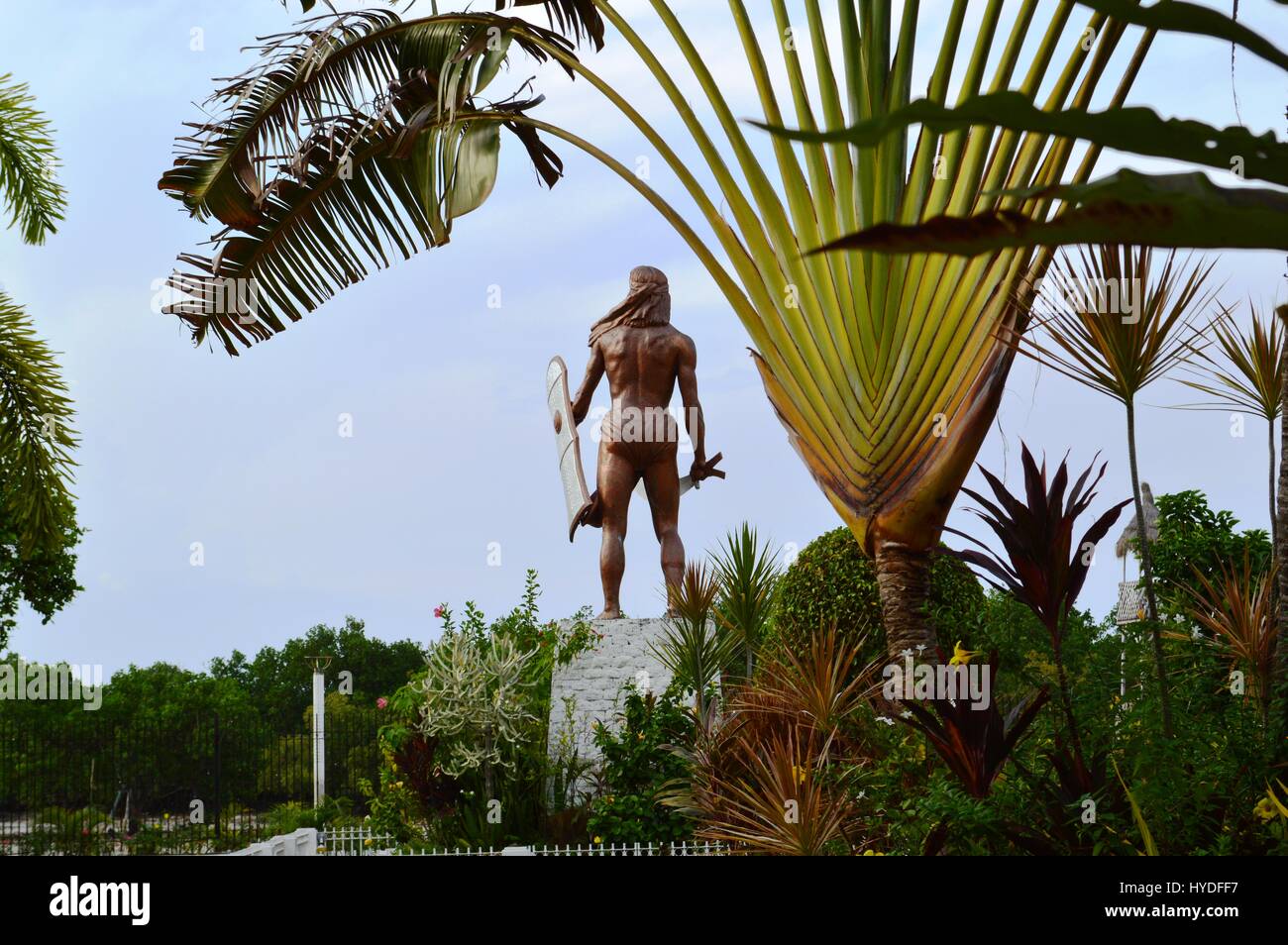 Un monumento di Lapu Lapu, la pre-coloniale capo di Mactan al Mactan santuario dell'isola di Mactan, Cebu, Filippine, nel sud-est asiatico. Foto Stock