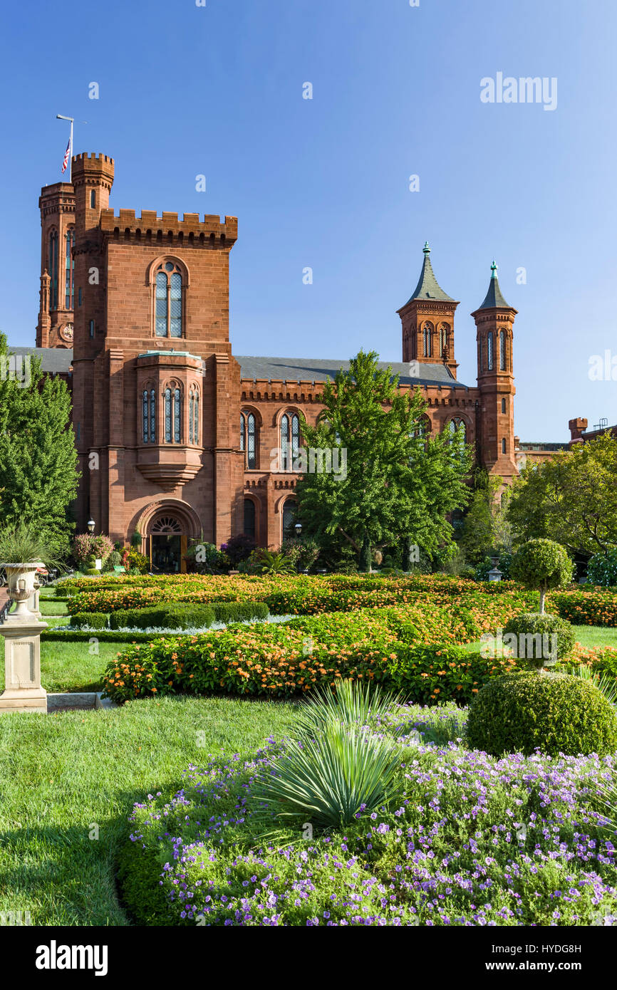 Il castello di Smithsonian e Enid A. Haupt giardino, Washington, Distretto di Columbia USA Foto Stock