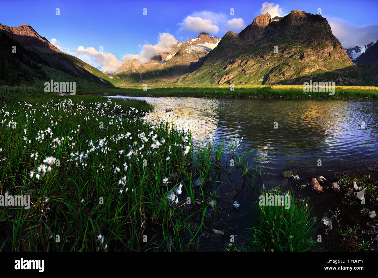 Il Combal Lago è posto in cima al Valveny, ai piedi della parte sud-occidentale del Monte Bianco gamma in Valle d'Aosta, Italia. Il suo nome Foto Stock