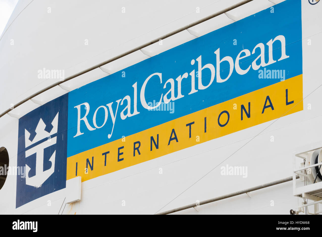 Segno di Royal Caribbean International su una nave da crociera Foto Stock