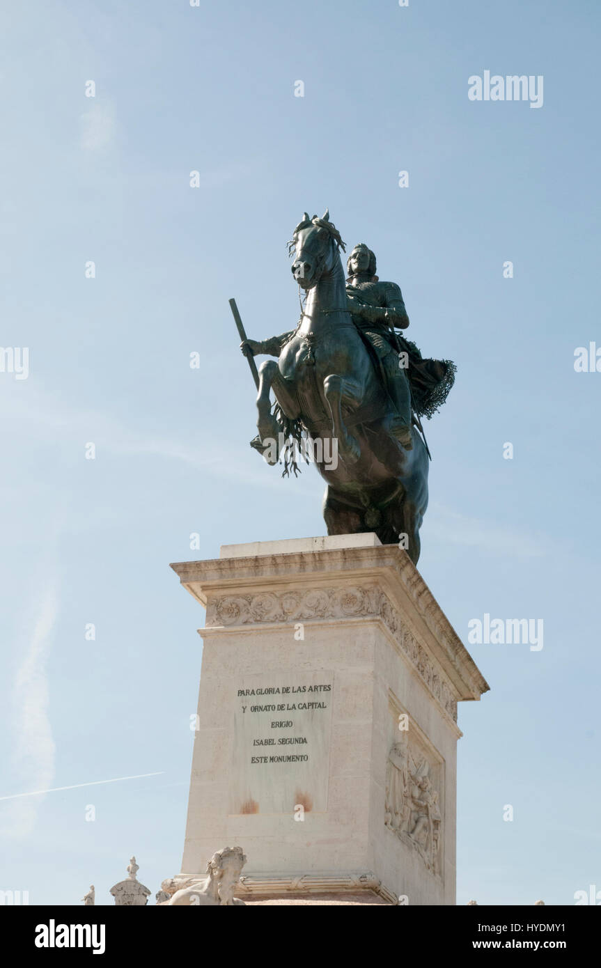 Statua equestre di re Filippo IV di Spagna Plaza Oriente Madrid Spagna Foto Stock