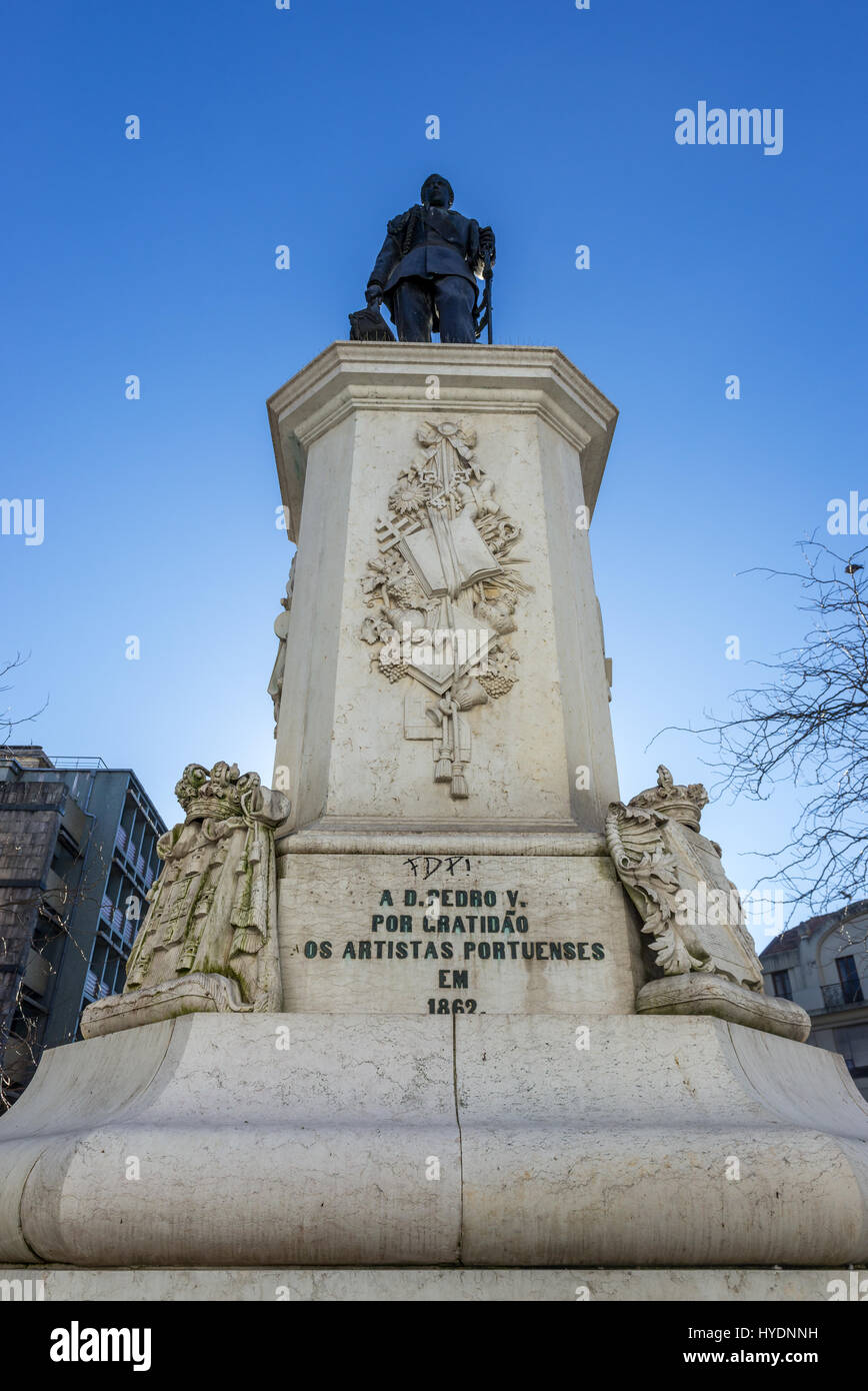 Statua di re Pedro V di Portogallo Batalha Square (Praca da Batalha) in sé parrocchia civile della città di Porto, la seconda più grande città in Portogallo Foto Stock