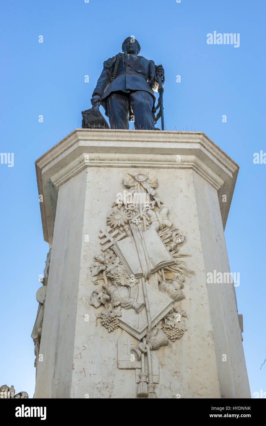 Statua di re Pedro V di Portogallo Batalha Square (Praca da Batalha) in sé parrocchia civile della città di Porto, la seconda più grande città in Portogallo Foto Stock