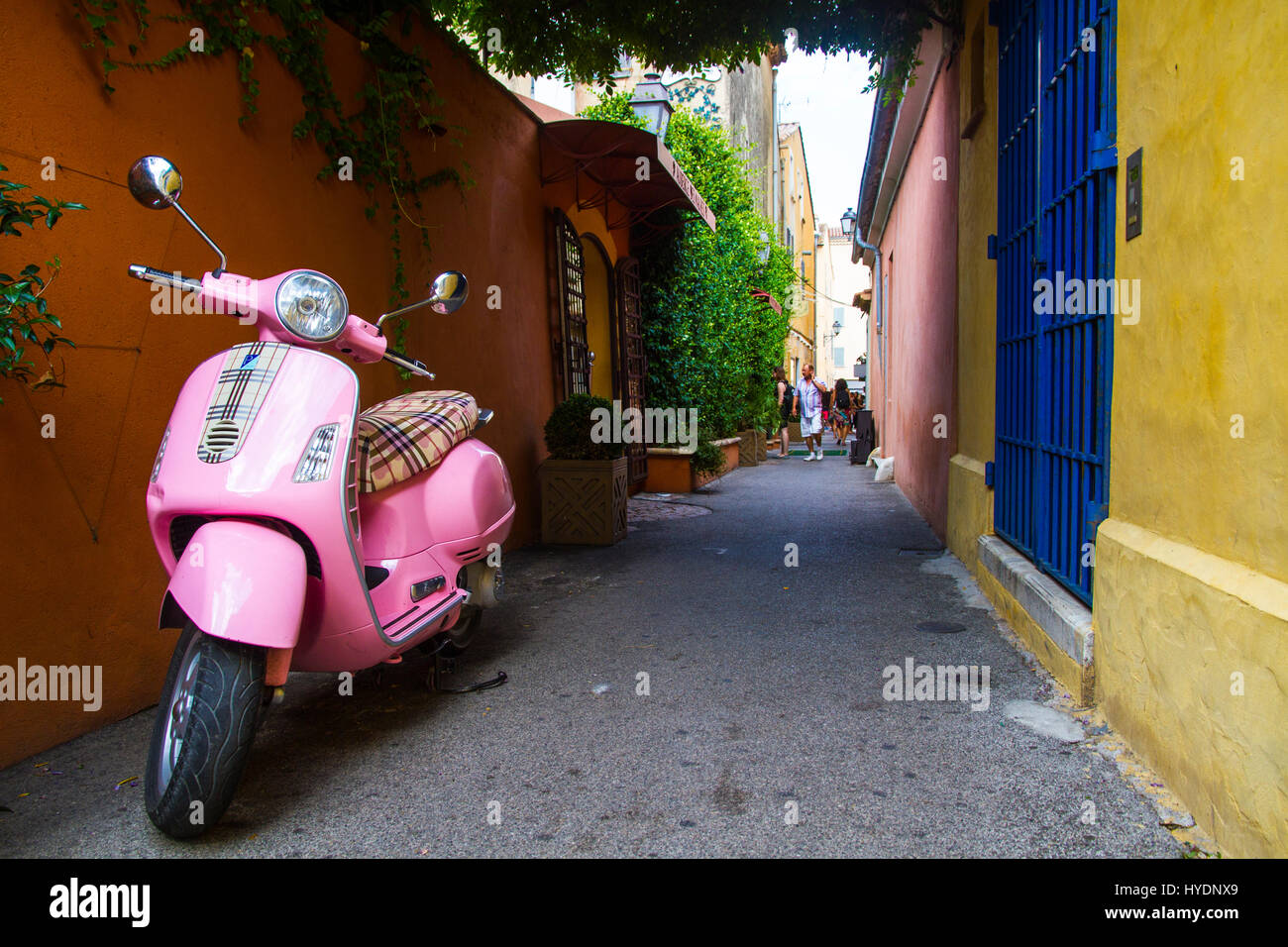 Scena di strada Saint Tropez, Francia Foto Stock