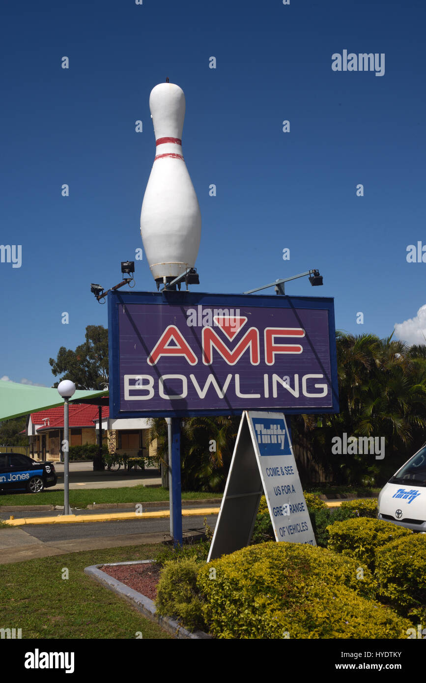 Kippa-Ring, Queensland, Australia: AMF bowling Tenpin segno centrale con il gigante tenpin Foto Stock Kippa-Ring, Queensland, Australia: AMF bowling Tenpin segno centrale con il gigante tenpin Foto Stock