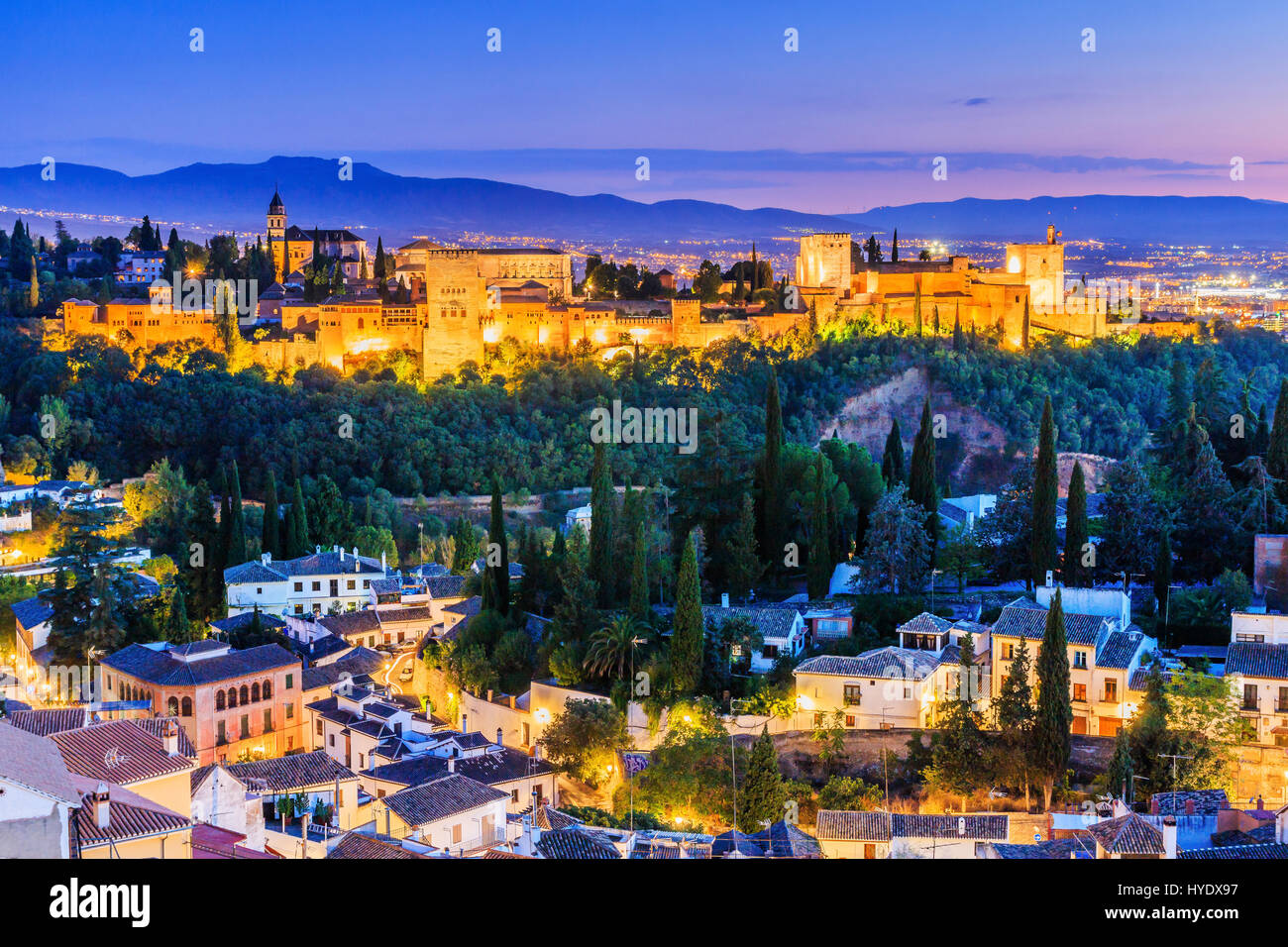 Alhambra di Granada, Spagna. Fortezza di Alhambra al crepuscolo. Foto Stock