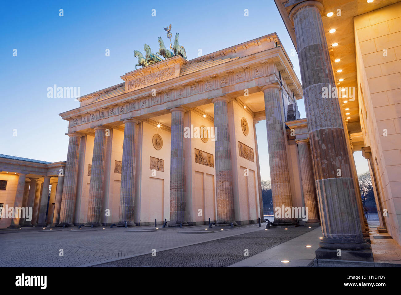 Berlino - La Porta di Brandeburgo nel crepuscolo serale. Foto Stock