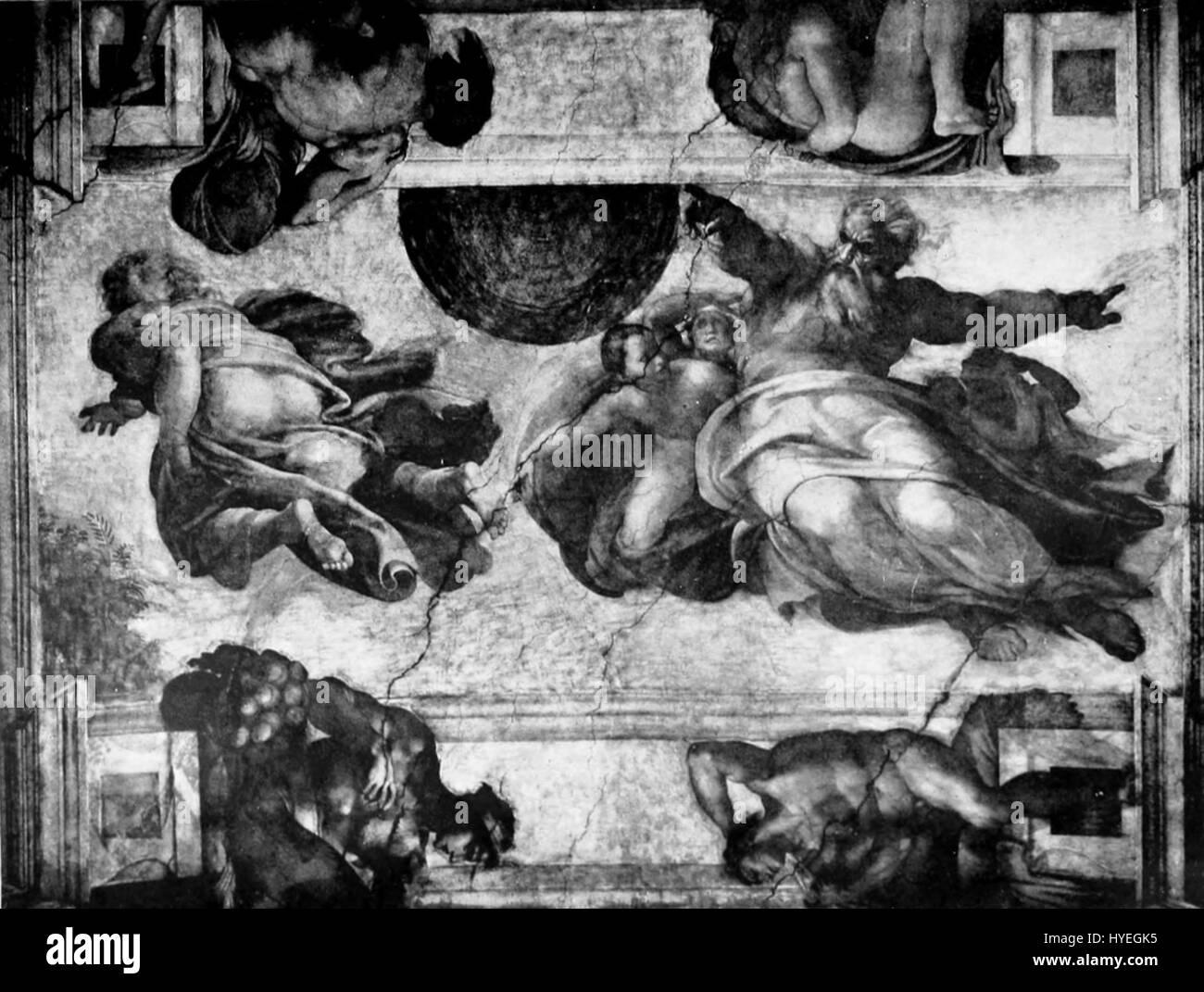 Questa illustrazione dell'edizione 1912 di "la vita di Michele Angelo" raffigura Dio che crea il Sole e la Luna, una scena che richiama le interpretazioni artistiche di Michelangelo della creazione biblica. L'opera esemplifica l'artigianato dettagliato associato all'arte religiosa rinascimentale. Foto Stock