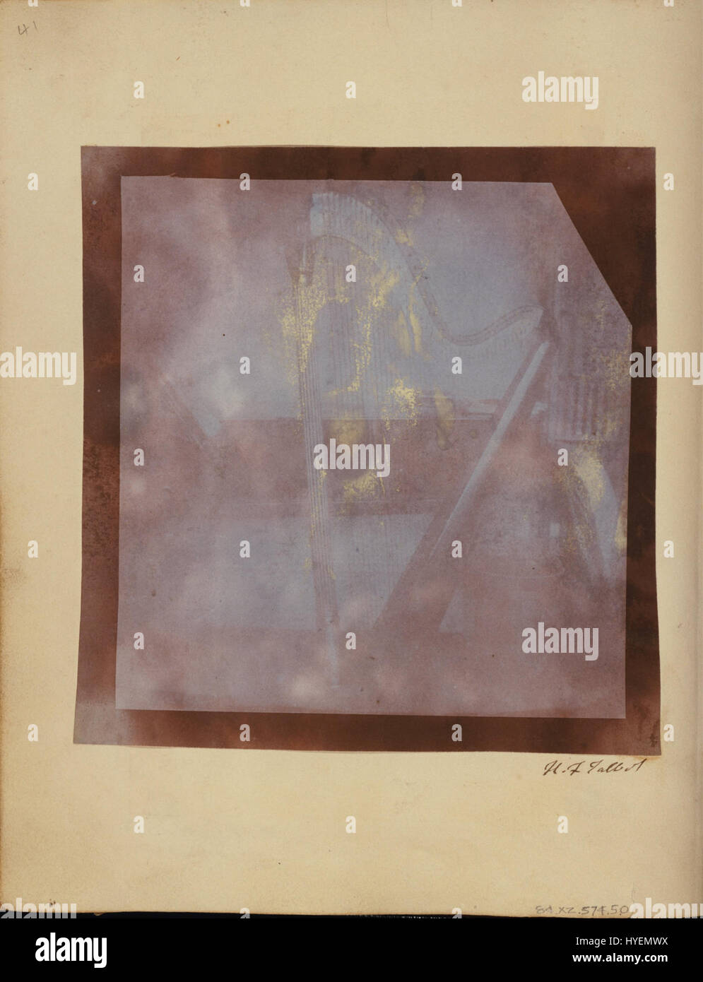 William Henry Fox Talbot (British (Amelina's arpa nella libreria, Lacock Abbey) Google Art Project Foto Stock