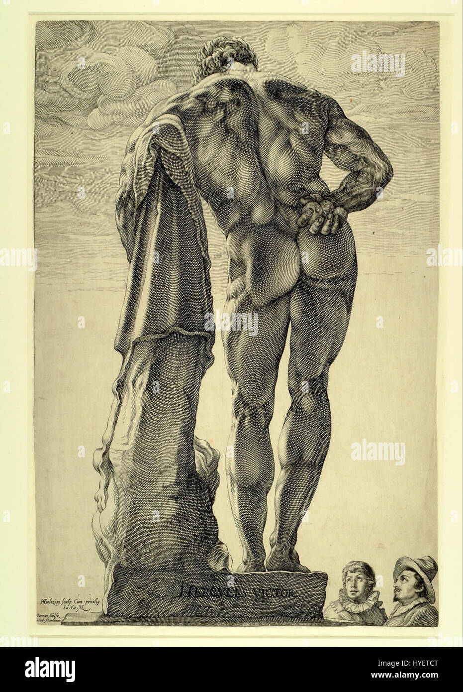 Questa incisione di Hendrick Goltzius presenta l'Ercole Farnese, una delle più famose sculture antiche, raffigurante l'eroe Ercole. Il lavoro di Goltzius è noto per i suoi dettagli intricati e la tecnica virtuosa. Foto Stock