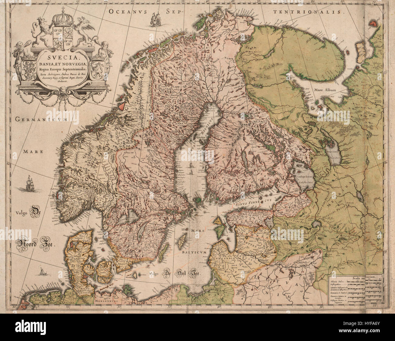 Questa mappa, intitolata "Svecia Dania et Norvegia", raffigura i paesi scandinavi di Svezia, Danimarca e Norvegia. Fu creato durante il XVII secolo, mostrando la geografia della regione e i confini politici dell'epoca. Foto Stock