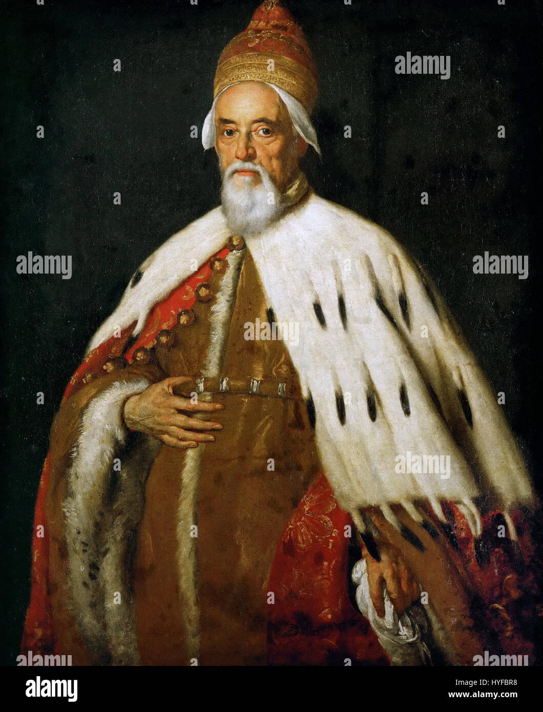 Questo ritratto del doge Francesco Erizzo, che servì come doge di Venezia dal 1631 al 1646, fu creato intorno al 1631. Il dipinto cattura lo stile ritrattistico ufficiale della Repubblica di Venezia, sottolineando la dignità e l'autorità del soggetto. L'opera riflette il potere politico e la leadership del Doge durante il suo regno su Venezia. Foto Stock