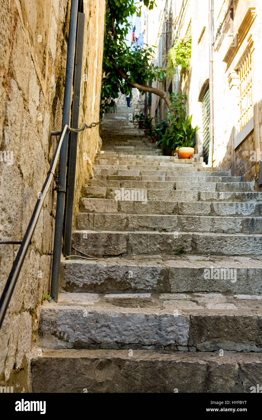 Una scalinata di pietra nella città vecchia di Dubrovnik Foto Stock